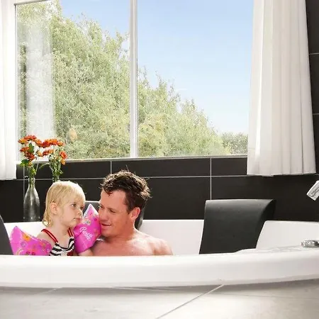 Дом отдыха Sleeps 20 Pool Wifi